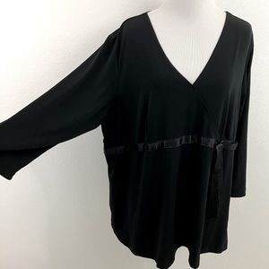 🔴 Liz Lange | Stretch Black Tunic Top
